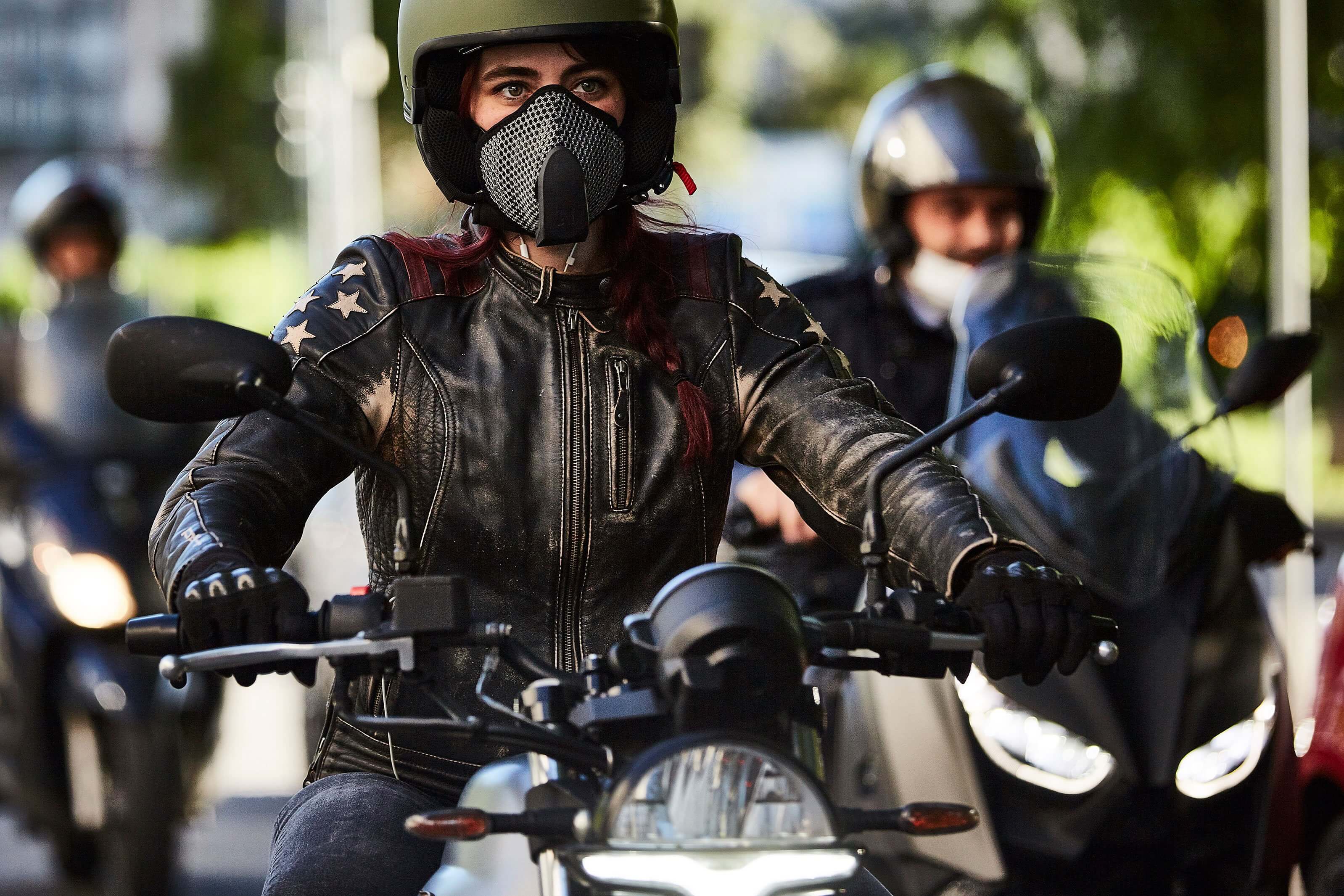 In moto sempre protetti, anche dallo smog